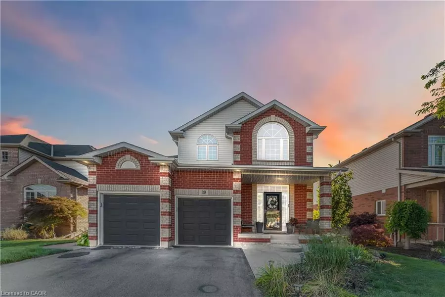 39 Honey Locust Circle, Thorold, ON L2V 5E3