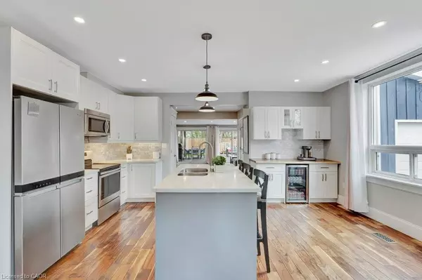 Acton, ON L7J 2E2,102 Poplar Avenue