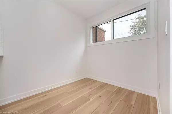 Hamilton, ON L8H 2M1,73 Woodman Drive N