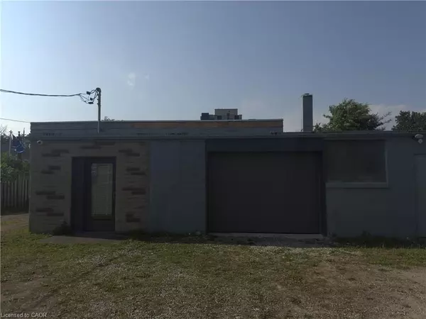 Cambridge, ON N1R 1A2,8 Munch Avenue