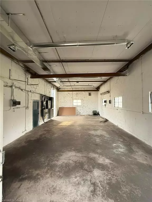 Cambridge, ON N1R 1A2,8 Munch Avenue
