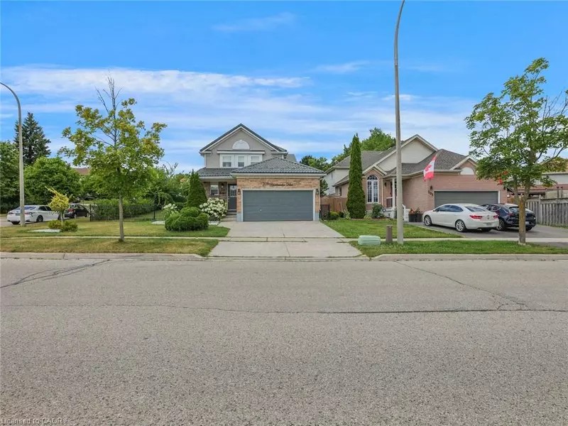209 Briarmeadow Drive, Kitchener, ON N2A 4C5