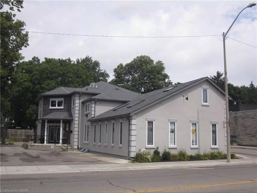 Cambridge, ON N3H 3N1,423 King Street E #1