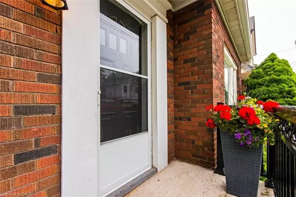 Hamilton, ON L8M 2Y3,19 Gilmour Place