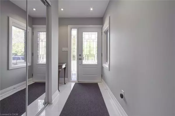 Oakville, ON L6H 5K5,214 Ross Lane