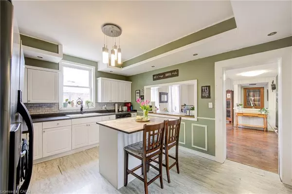 Mitchell, ON N0K 1N0,137 Wellington Street