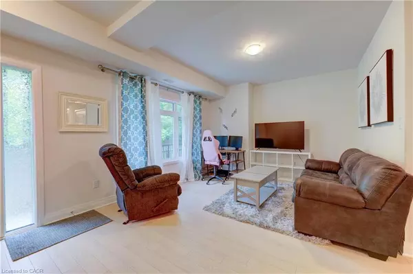 Paris, ON N3L 0K7,2 Willow Street #65