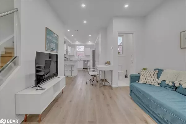 Toronto, ON M6N 3C6,130 Mulock Avenue