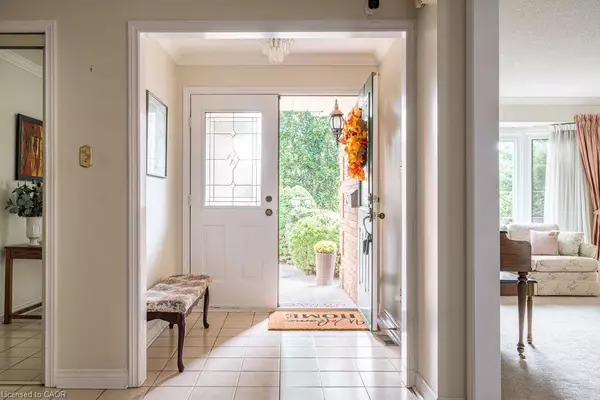 Oakville, ON L6M 2T2,2127 Brays Lane