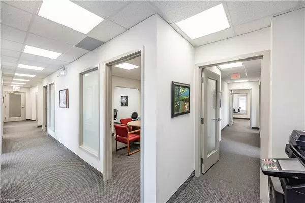 Oakville, ON L6J 7L9,2904 South Sheridan Way #301A