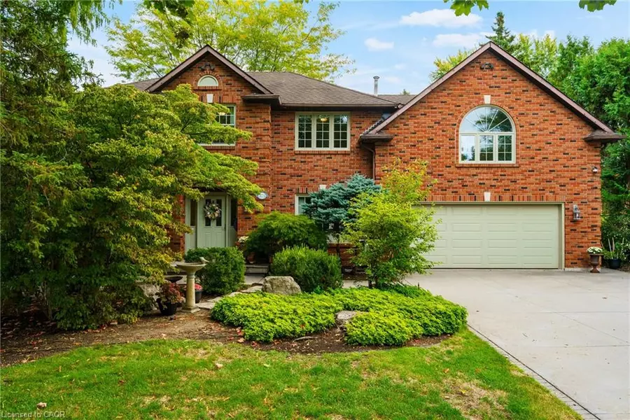 373 Brookview Court, Ancaster, ON L9G 4E6