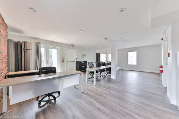 Mississauga, ON L5H 2H5,15 Mississauga Road S #Upper