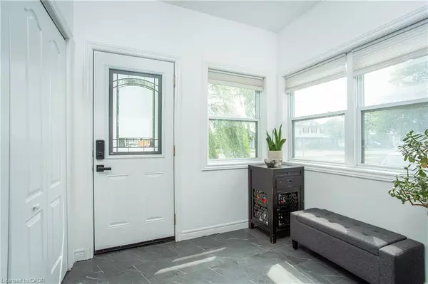 Hamilton, ON L8H 6Z5,826 Beach Boulevard