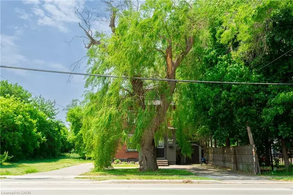 Hamilton, ON L8H 6Z5,826 Beach Boulevard
