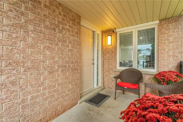 Kitchener, ON N2R 1L1,19 Marl Meadow Drive