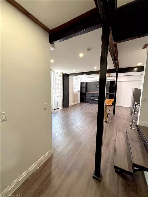 Dundas, ON L9H 1T9,7 Foundry Street #12