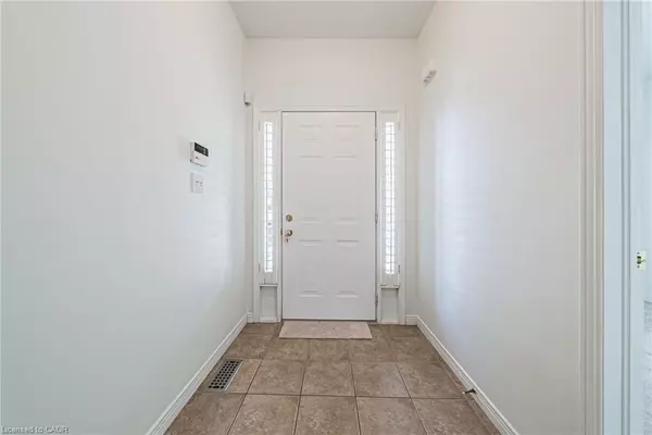 Grimsby, ON L3M 5S8,163 Livingston Avenue #3