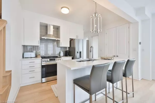 Oakville, ON L6M 0W8,9 Crown Gate