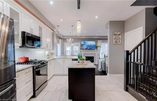 Binbrook, ON L0R 1C0,45 Royal Winter Drive #28