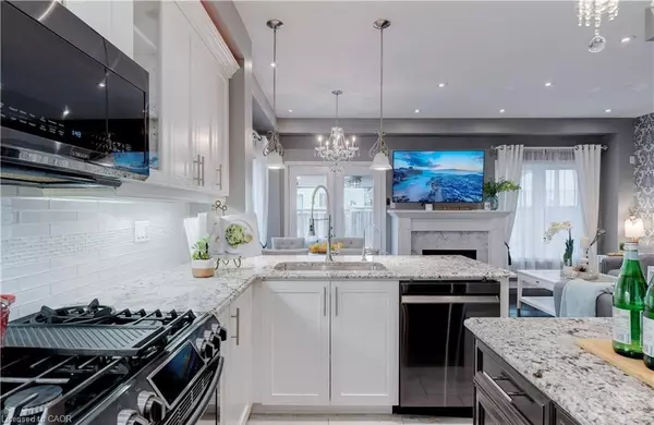 Binbrook, ON L0R 1C0,45 Royal Winter Drive #28