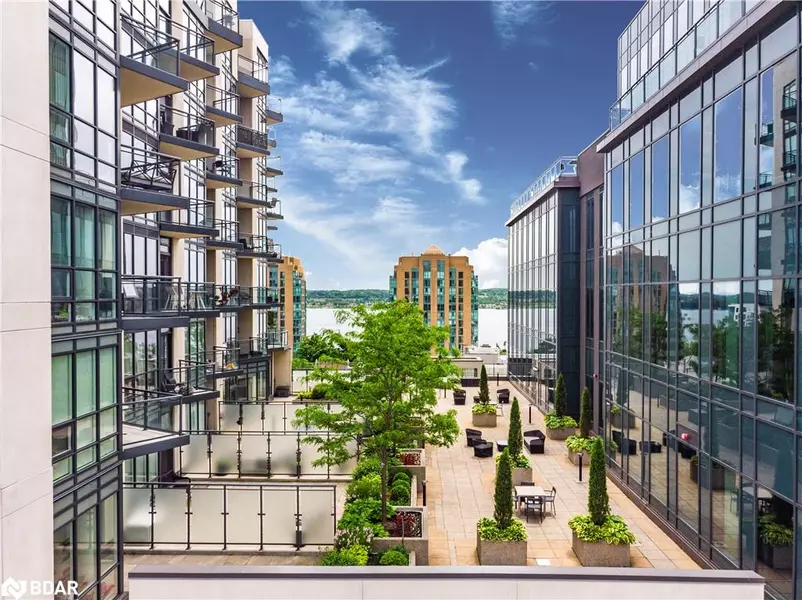 111 Worsley Street #GPH1, Barrie, ON L4M 0J5