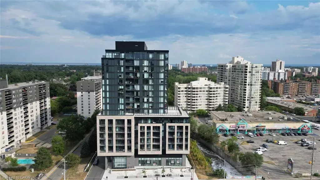 86 Dundas Street E #916, Mississauga, ON L5A 1W4