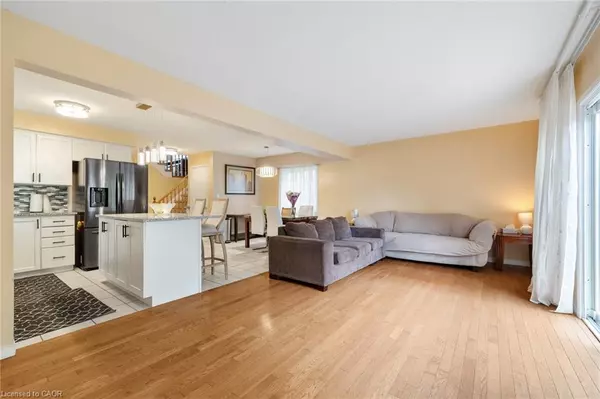 Kitchener, ON N2E 3W3,992 Copper Leaf Crescent