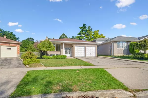 Cambridge, ON N1R 7Z4,42 Azores Crescent