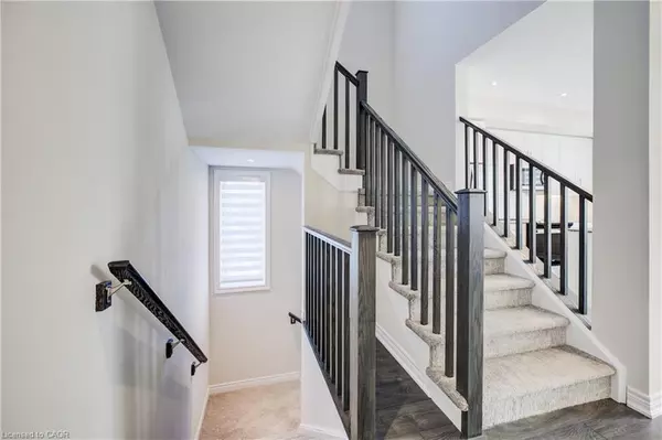 Cambridge, ON N1R 0C6,10 Birmingham Drive #116