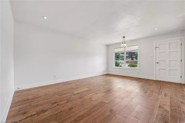 Cambridge, ON N1R 6P2,79 Lorraine Drive