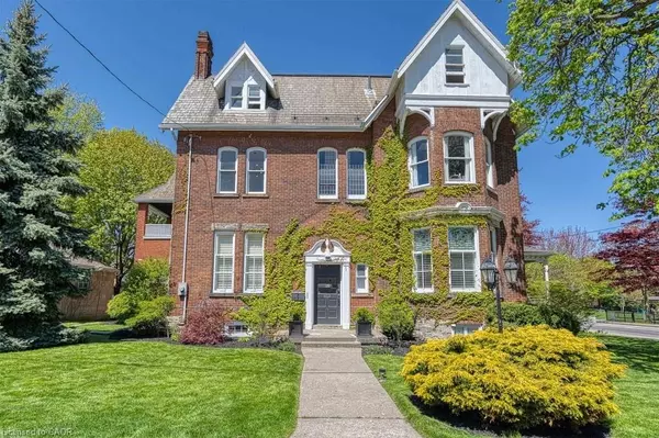 Hamilton, ON L8P 3G4,272 Park Street S #3