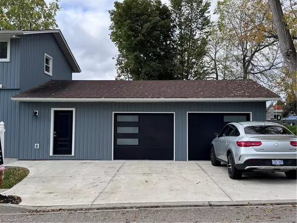 9 High Street, St. George, ON N0E 1N0