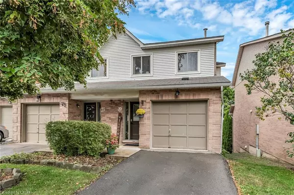 26 Moss Boulevard #19, Dundas, ON L9H 6W7