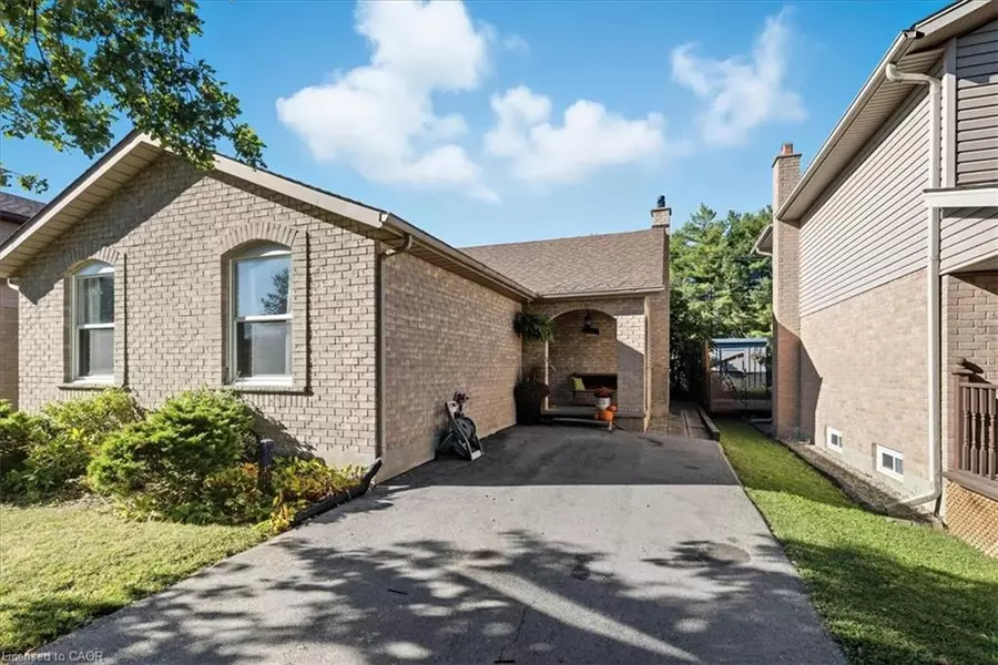 361 Cornerbrook Place, Waterloo, ON N2V 1M3