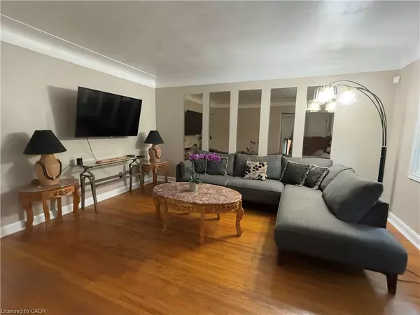 Hamilton, ON L9A 4T1,15 Jellicoe Court