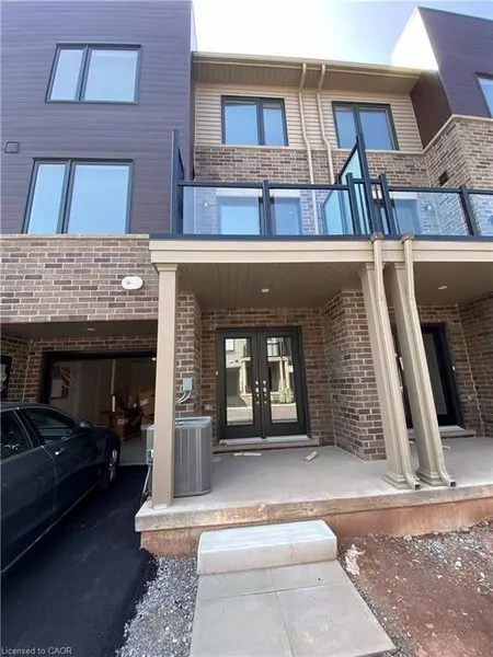 30 Dryden Lane, Hamilton, ON L8H 1L9