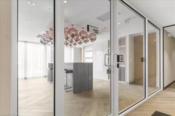 Oakville, ON L6H 0W3,150 Sabina Drive #301