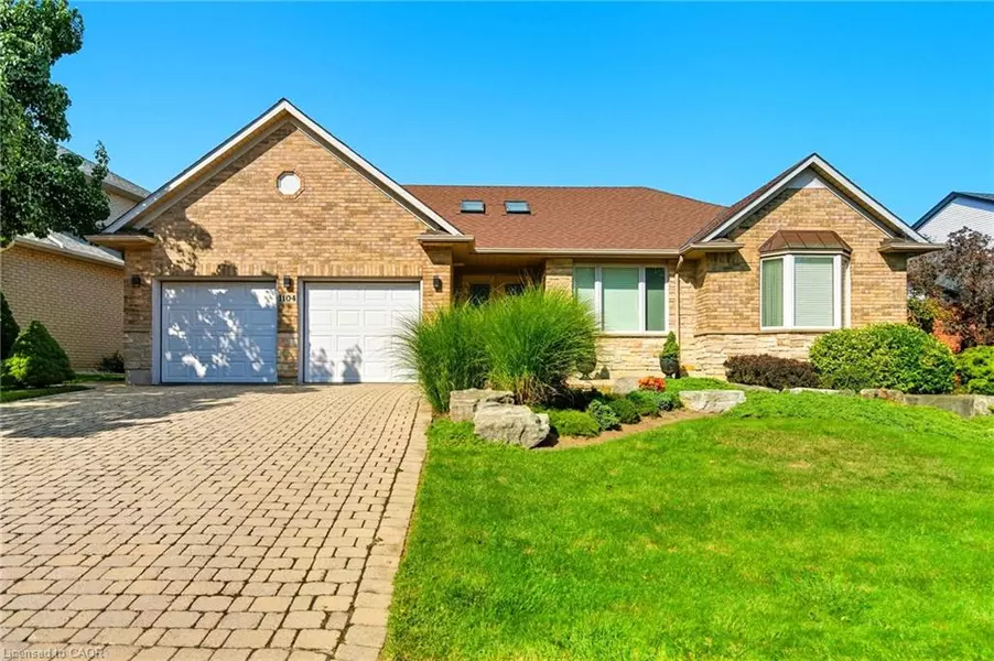 1104 Crofton Way, Burlington, ON L7P 4W8