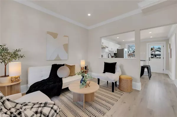 70 Robins Avenue, Hamilton, ON L8H 4N4