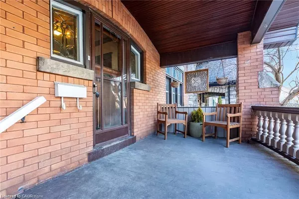 Hamilton, ON L8M 2N5,70 St Clair Avenue #1