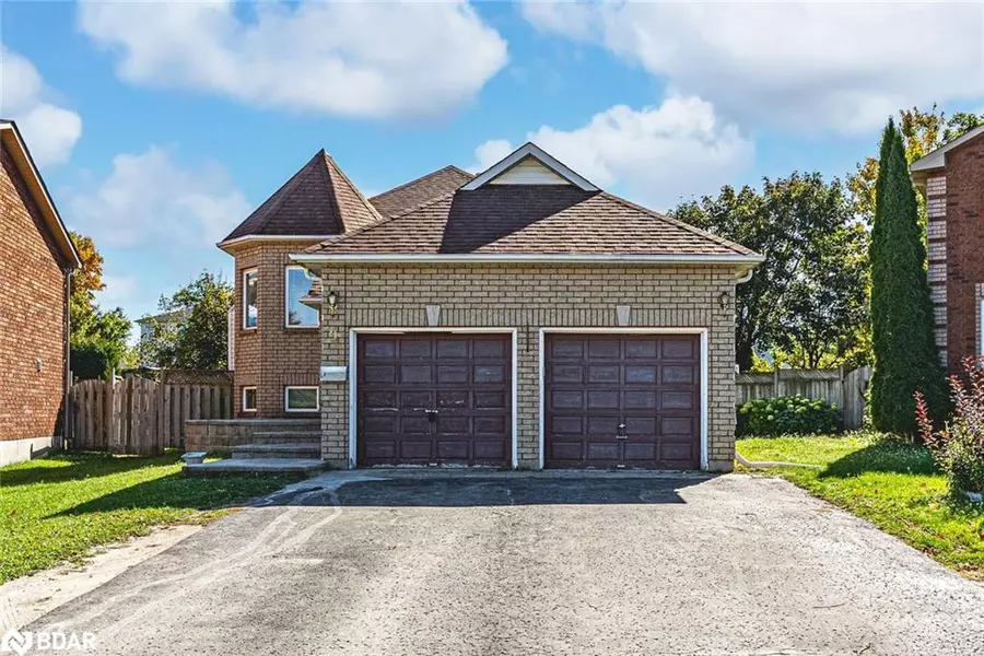 9 Kestrel Court #Upper, Barrie, ON L4M 6P6