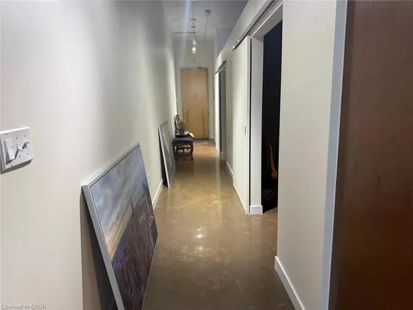 Hamilton, ON L8P 4Z6,66 Bay Street S #712