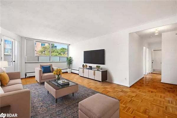 Toronto, ON M8Y 1T9,8 Kinsdale Boulevard #35