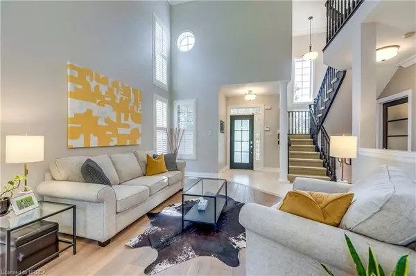 16 Sweetman Drive, Dundas, ON L9H 7N6