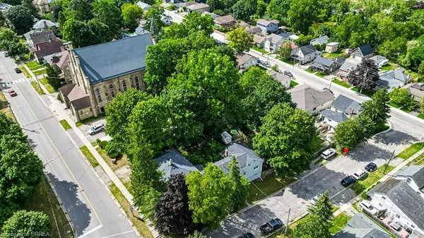 Paris, ON N3L 1N3,29 Charlotte Street