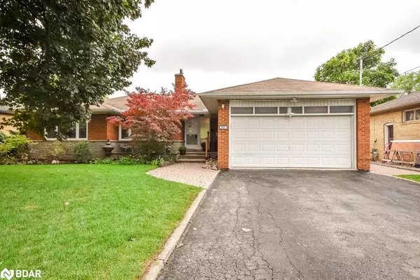 25 Florida Crescent, North York, ON M9M 1P4