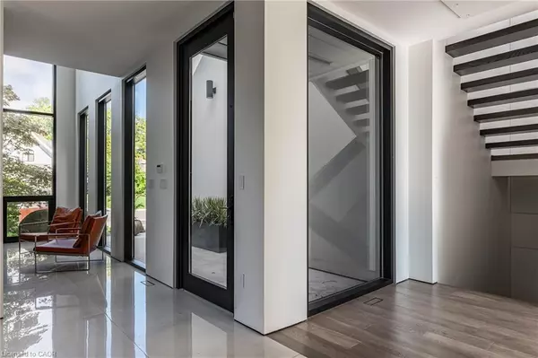 Oakville, ON L6L 1N9,2384 Belyea Street