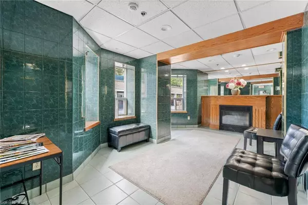 Guelph, ON N1H 8J3,281 Bristol Street #404