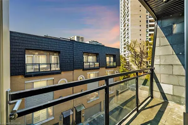 Toronto, ON M4S 1A9,296 Merton Street