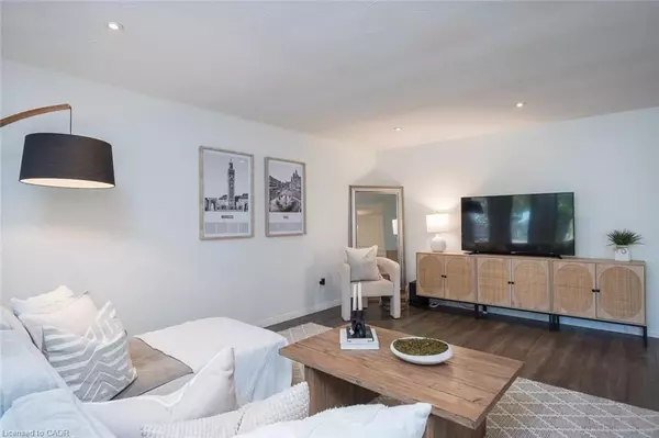 Stoney Creek, ON L8J 1J1,45 Amberwood Street